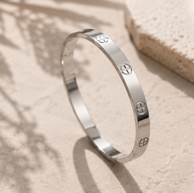 'Sealed' Bangle