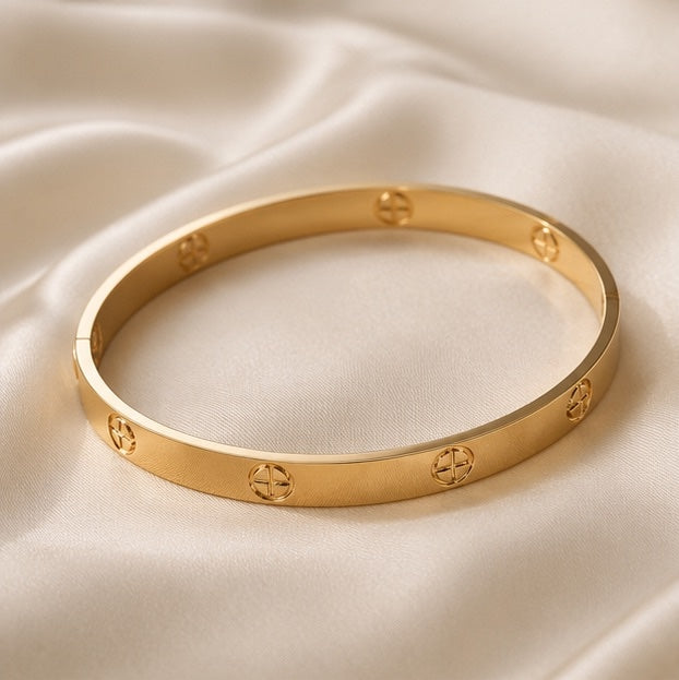 'Sealed' Bangle