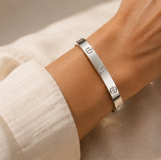 'Sealed' Bangle