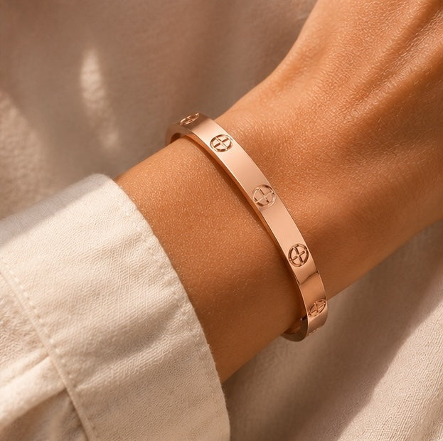 'Sealed' Bangle