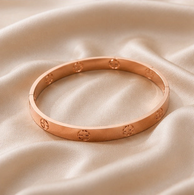 'Sealed' Bangle