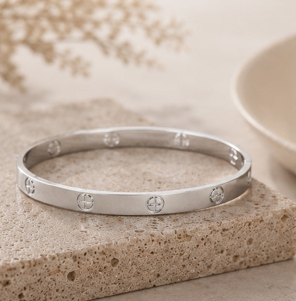 'Sealed' Bangle