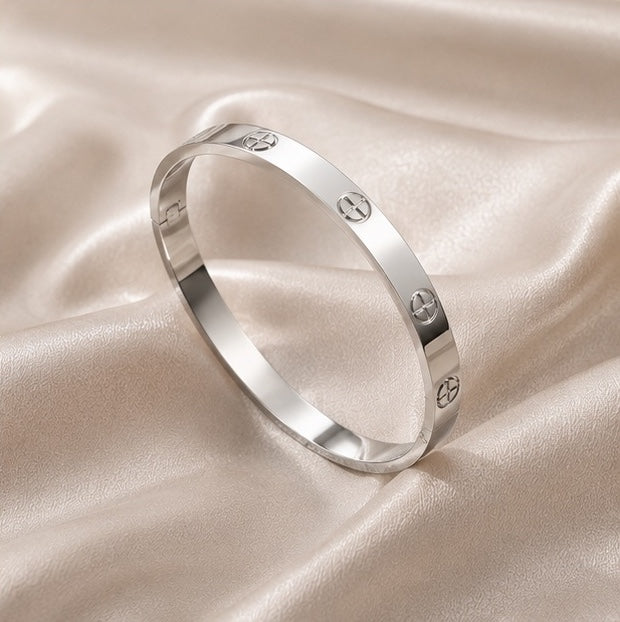 'Sealed' Bangle