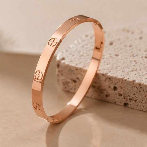 'Sealed' Bangle