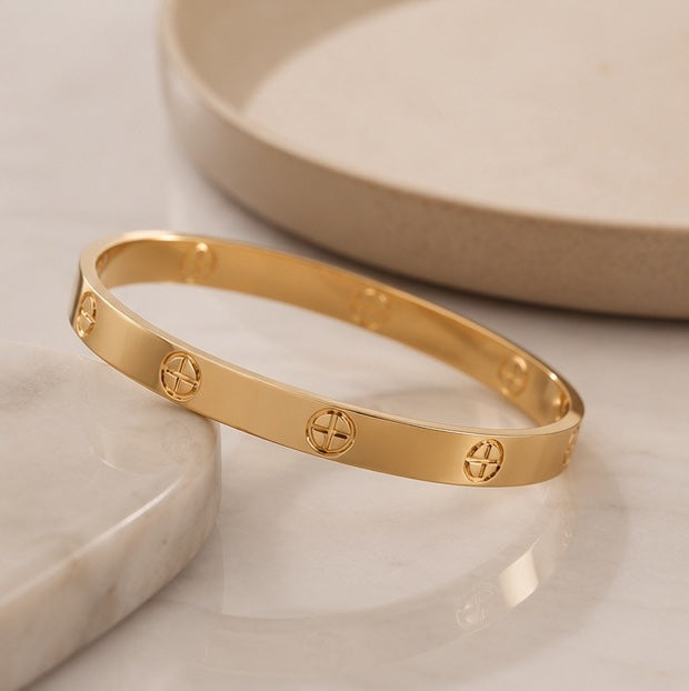 'Sealed' Bangle